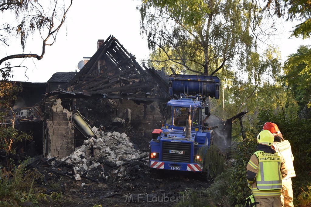 Grossfeuer Einfamilienhaus Siegburg Muehlengrabenstr P1029.JPG - Miklos Laubert